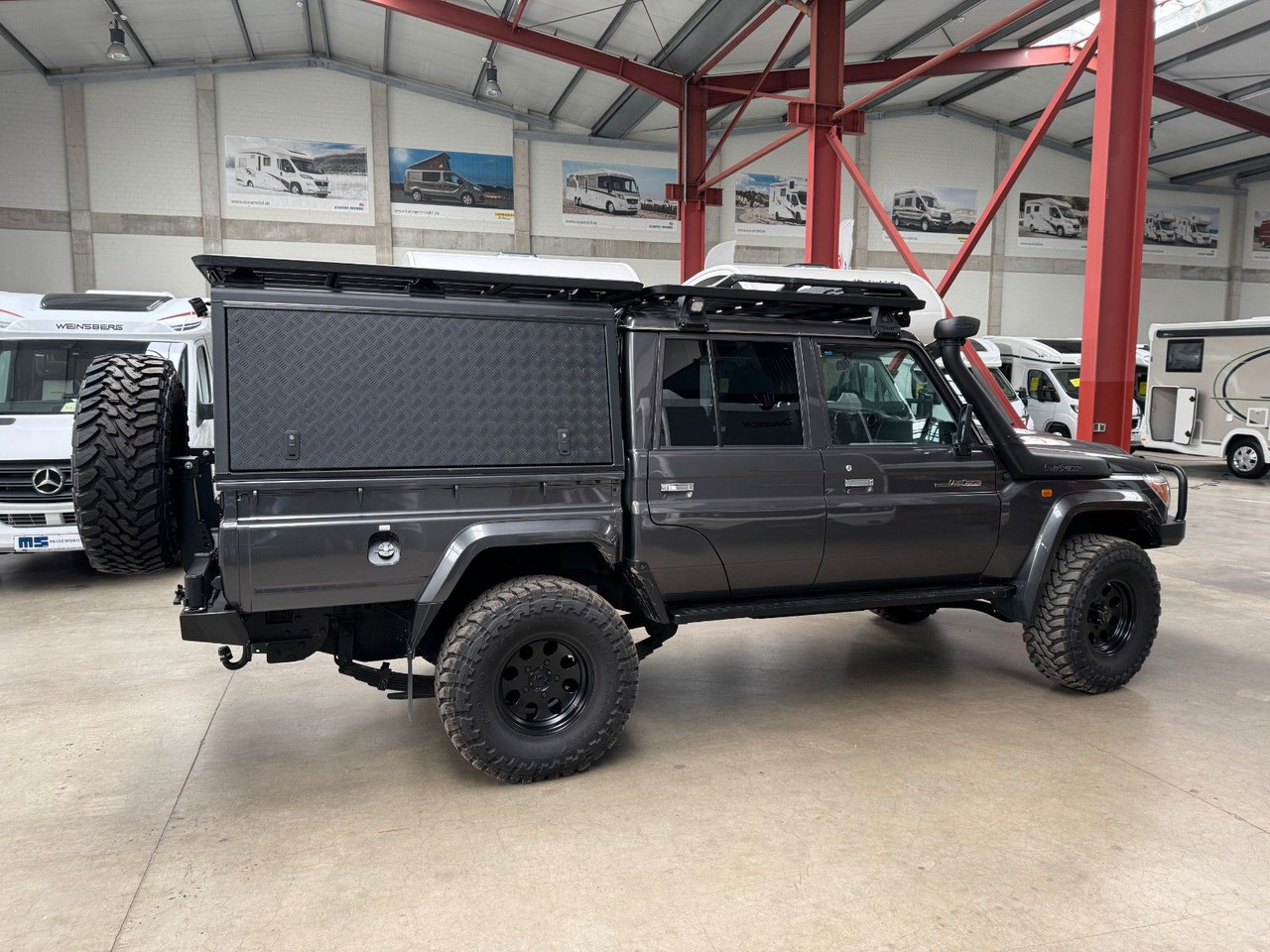 Toyota GRJ 79 DC - VX LIMITED / VIELE EXTRAS - Visureigis: foto 3 Toyota GRJ 79 DC - VX LIMITED / VIELE EXTRAS - Visureigis: foto 3