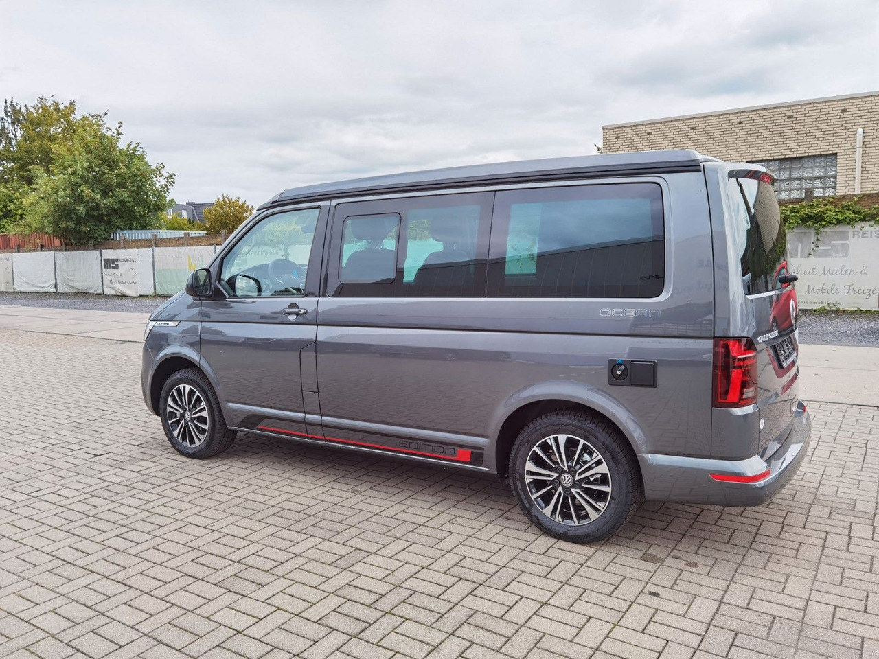 Volkswagen T6.1 CALIFORNIA OCEAN EDITION / DSG / ACC / NAVI - Keleivinis furgonas: foto 5 Volkswagen T6.1 CALIFORNIA OCEAN EDITION / DSG / ACC / NAVI - Keleivinis furgonas: foto 5