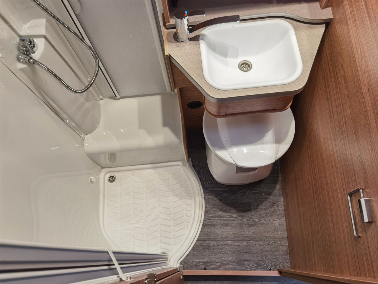 Pusiau integruotas kemperis Weinsberg CARACOMPACT 640 MEG EDITION-PEPPER /-MODELL 2026: foto 15