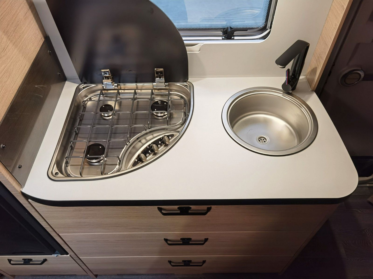 Prikabinamas namelis Weinsberg CARAONE 480 QDK / - 2026 - / ETAGENBETTEN: foto 17 Prikabinamas namelis Weinsberg CARAONE 480 QDK / - 2026 - / ETAGENBETTEN: foto 17