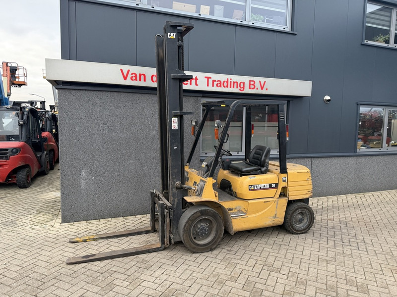 Caterpillar FD30 - Dyzelinis krautuvas: foto 3 Caterpillar FD30 - Dyzelinis krautuvas: foto 3