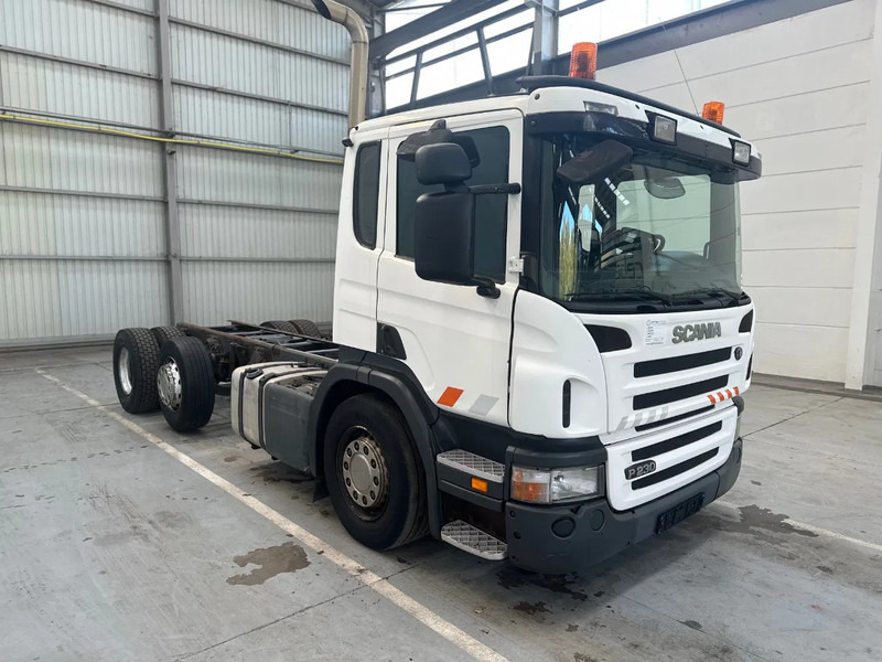 Scania P230 6X2 / Essieu relevable directionnel / Stuurbare liftas / Steerable lift axle / RETARDER / 481205 - Važiuoklės sunkvežimis: foto 5 Scania P230 6X2 / Essieu relevable directionnel / Stuurbare liftas / Steerable lift axle / RETARDER / 481205 - Važiuoklės sunkvežimis: foto 5