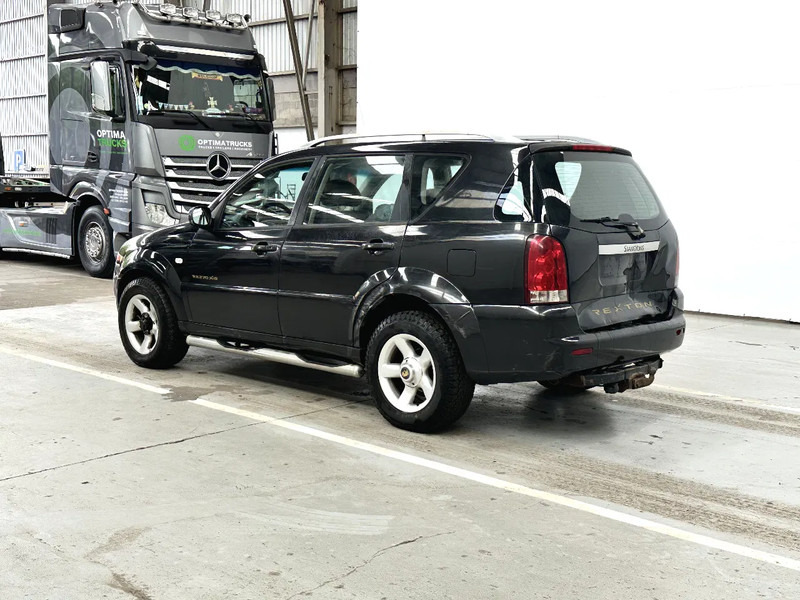 SsangYong Rexton AIRCO / LEATHER / MOTEUR MERCEDES - MERCEDES MOTOR - Visureigis: foto 3 SsangYong Rexton AIRCO / LEATHER / MOTEUR MERCEDES - MERCEDES MOTOR - Visureigis: foto 3