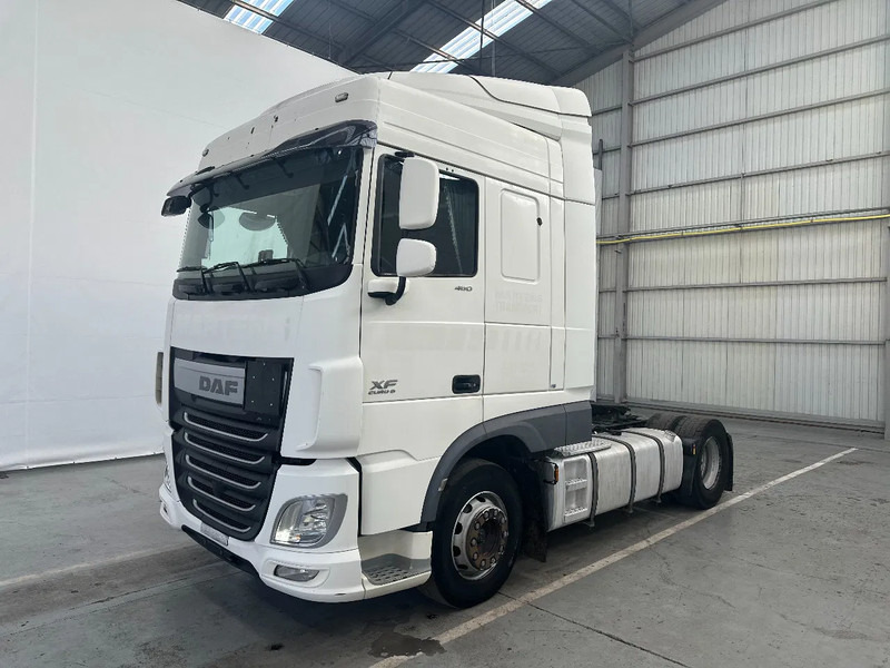 DAF XF 106.460 SPACECAB - Vilkikas: foto 1 DAF XF 106.460 SPACECAB - Vilkikas: foto 1