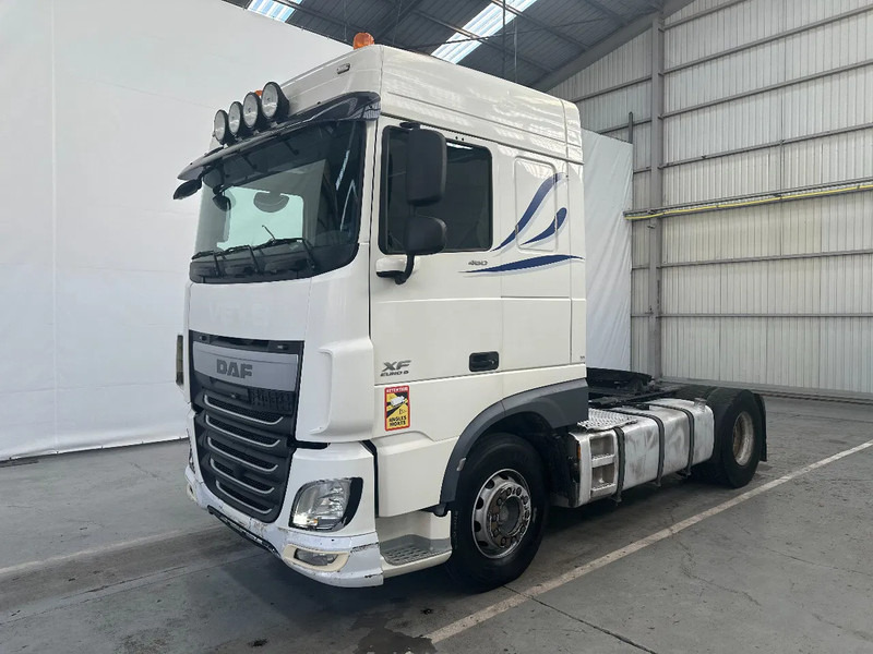 DAF XF 106.460 SPACECAB - Vilkikas: foto 1 DAF XF 106.460 SPACECAB - Vilkikas: foto 1
