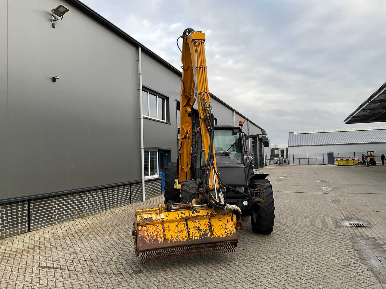 1999 VALTRA VALMET 8150 HITECH ALL-WHEEL DRIVE FARM TRACTOR - Traktorius: foto 4 1999 VALTRA VALMET 8150 HITECH ALL-WHEEL DRIVE FARM TRACTOR - Traktorius: foto 4