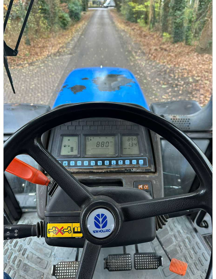 2004 NEW HOLLAND T/M 175 FOUR WHEEL DRIVE FARM TRACTOR - Traktorius: foto 5 2004 NEW HOLLAND T/M 175 FOUR WHEEL DRIVE FARM TRACTOR - Traktorius: foto 5