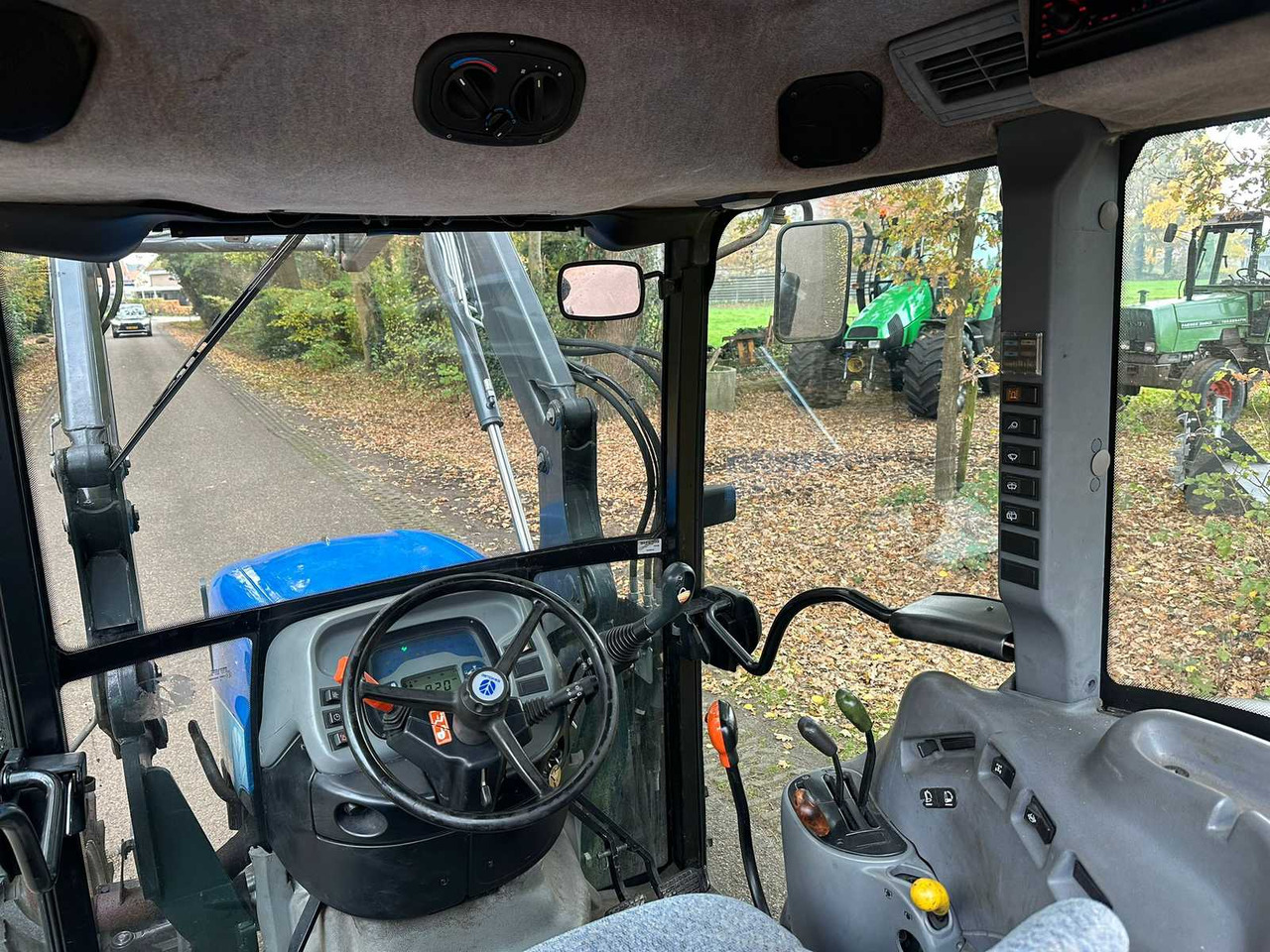 2005 NEW HOLLAND TN60DA ALL-WHEEL DRIVE FARM TRACTOR - Traktorius: foto 5 2005 NEW HOLLAND TN60DA ALL-WHEEL DRIVE FARM TRACTOR - Traktorius: foto 5