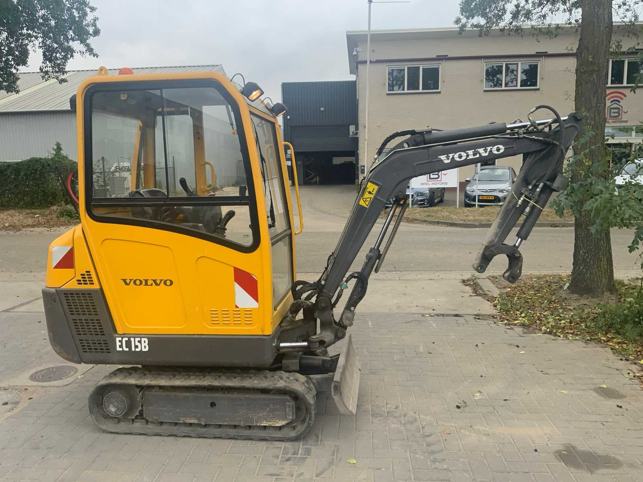 2005 VOLVO EC15B XR MINI EXCAVATOR WITH CW05 QUICK COUPLER AND 3 EXCAVATOR BUCKETS - Mini ekskavatorius: foto 3 2005 VOLVO EC15B XR MINI EXCAVATOR WITH CW05 QUICK COUPLER AND 3 EXCAVATOR BUCKETS - Mini ekskavatorius: foto 3