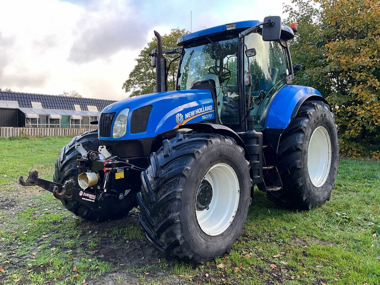 2008 NEW HOLLAND T6070 FOUR WHEEL DRIVE FARM TRACTOR - Traktorius: foto 2 2008 NEW HOLLAND T6070 FOUR WHEEL DRIVE FARM TRACTOR - Traktorius: foto 2