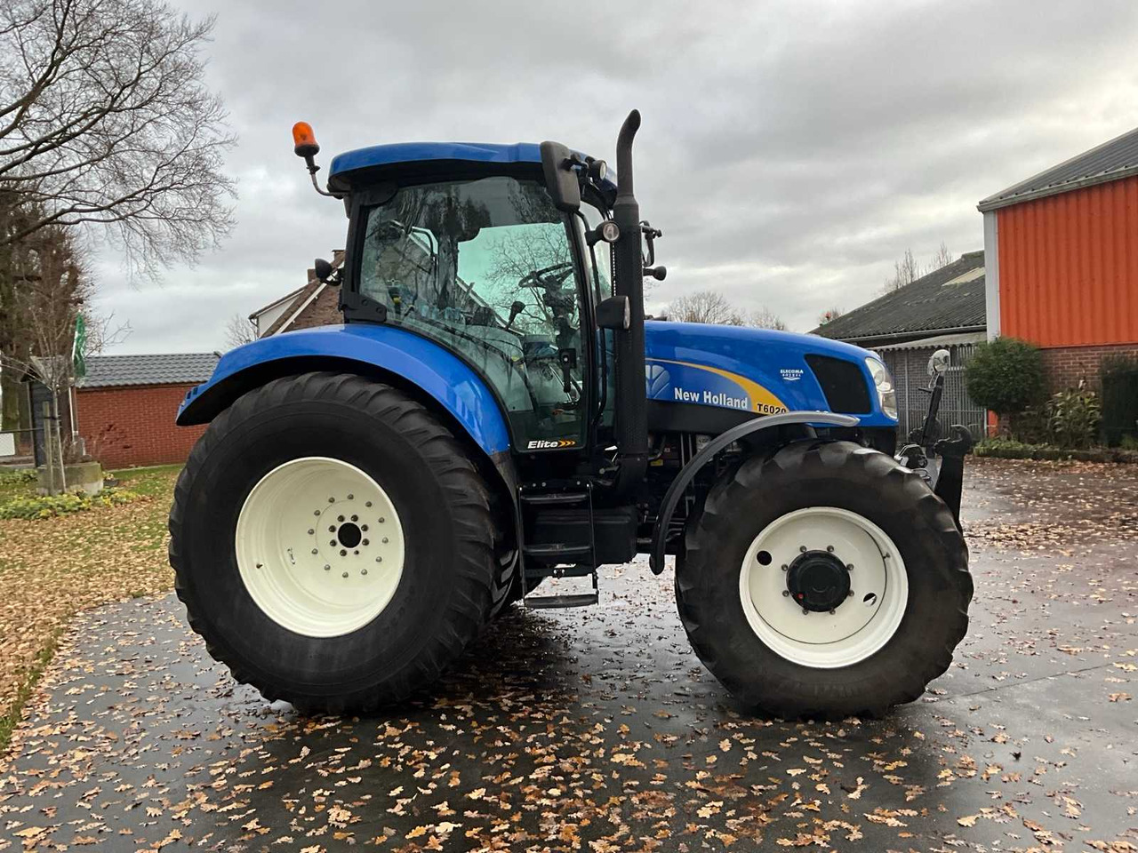 2011 NEW HOLLAND T6020 ELITE FOUR WHEEL DRIVE FARM TRACTOR - Traktorius: foto 4 2011 NEW HOLLAND T6020 ELITE FOUR WHEEL DRIVE FARM TRACTOR - Traktorius: foto 4