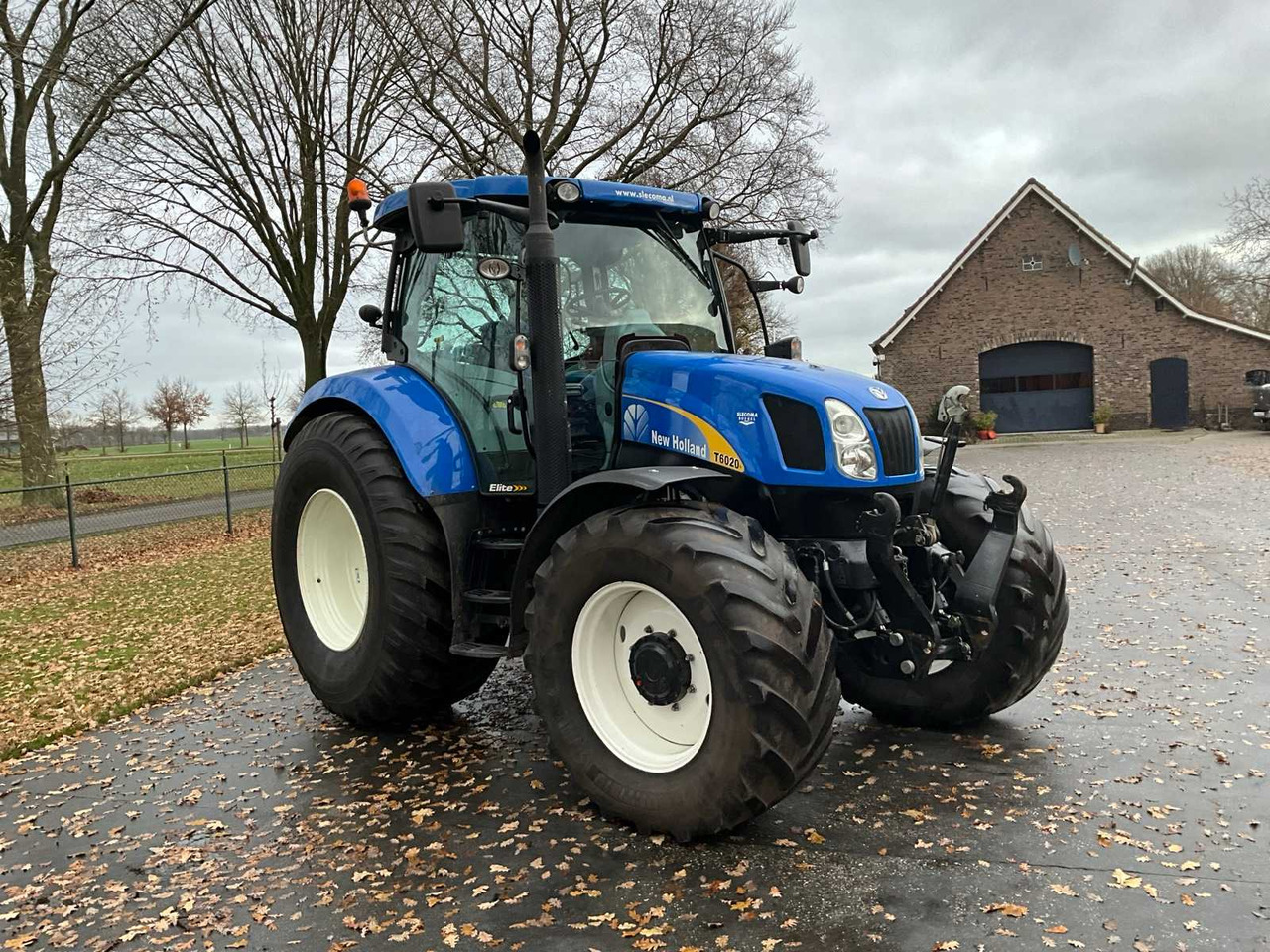 2011 NEW HOLLAND T6020 ELITE FOUR WHEEL DRIVE FARM TRACTOR - Traktorius: foto 3 2011 NEW HOLLAND T6020 ELITE FOUR WHEEL DRIVE FARM TRACTOR - Traktorius: foto 3