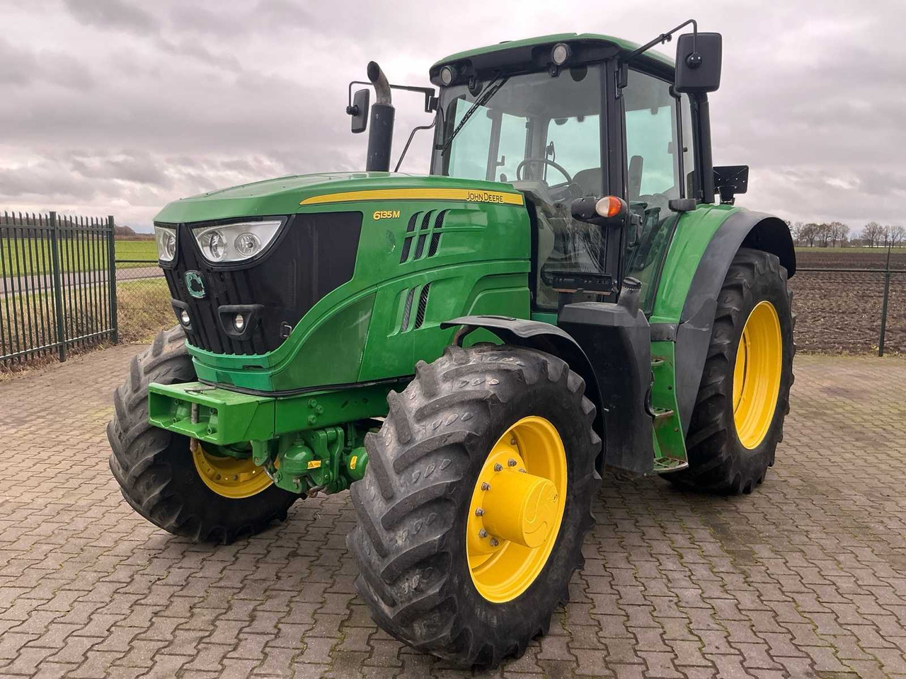 2016 JOHN DEERE 6135M FOUR WHEEL DRIVE FARM TRACTOR - Traktorius: foto 1 2016 JOHN DEERE 6135M FOUR WHEEL DRIVE FARM TRACTOR - Traktorius: foto 1