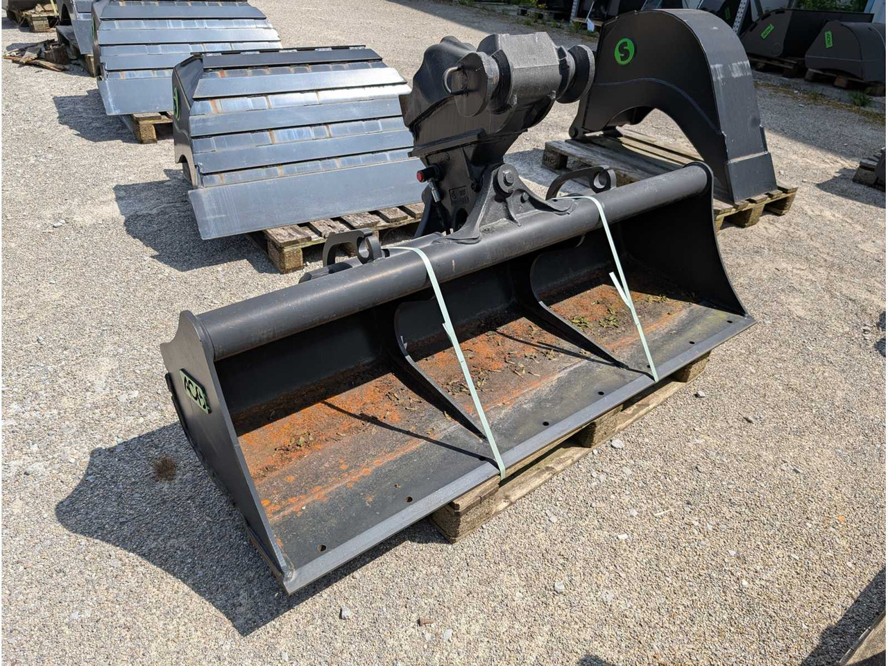 ACB (COUPLEURS & GODETS) - 2021 - SHOVELS - Ratinis krautuvas: foto 1 ACB (COUPLEURS & GODETS) - 2021 - SHOVELS - Ratinis krautuvas: foto 1