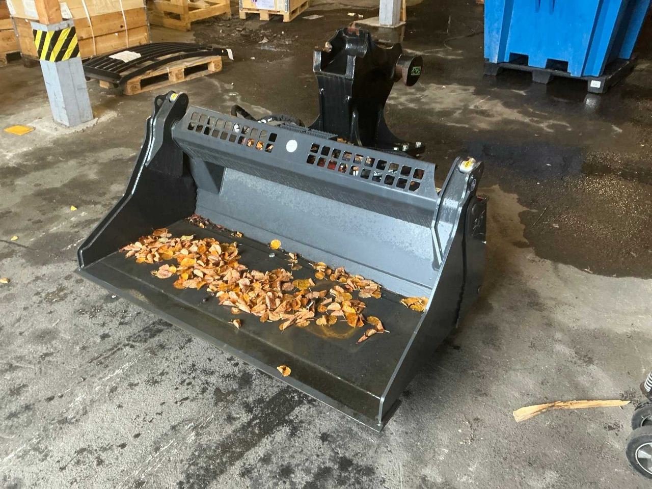 ACB - M4 - 2021 - SPOON - Ratinis krautuvas: foto 1 ACB - M4 - 2021 - SPOON - Ratinis krautuvas: foto 1