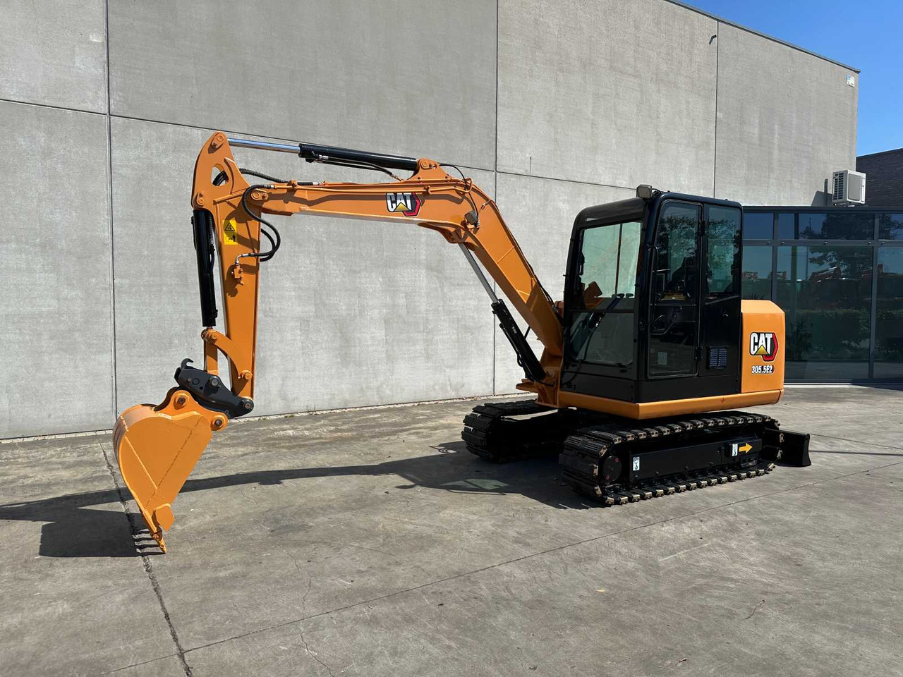 Caterpillar 305.5E2 - Vikšrinis ekskavatorius: foto 1 Caterpillar 305.5E2 - Vikšrinis ekskavatorius: foto 1