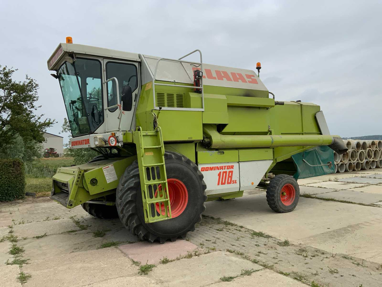 Claas Dominator 108 SL - Derliaus nuėmimo kombainas: foto 2 Claas Dominator 108 SL - Derliaus nuėmimo kombainas: foto 2
