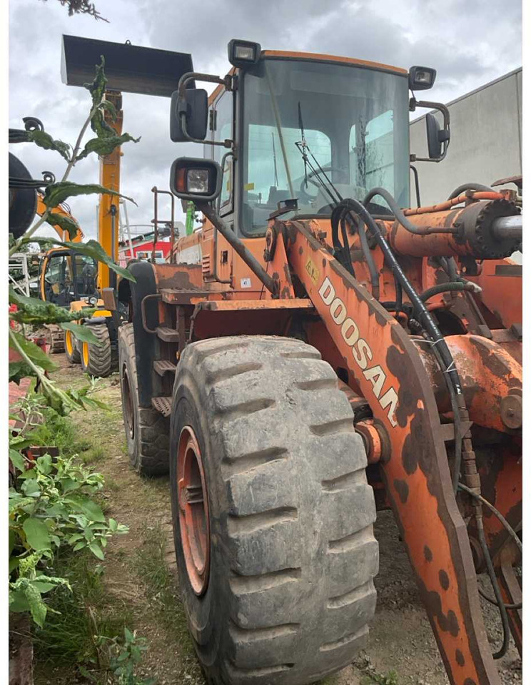DOOSAN DL300 - Ratinis krautuvas: foto 3 DOOSAN DL300 - Ratinis krautuvas: foto 3