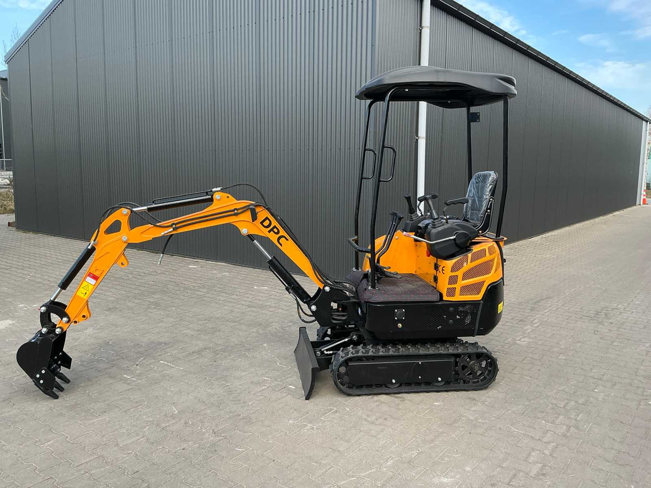 DPC HT15L-E ELECTRIC MINI EXCAVATOR (BATTERY PACK INCLUDED) - Mini ekskavatorius: foto 3 DPC HT15L-E ELECTRIC MINI EXCAVATOR (BATTERY PACK INCLUDED) - Mini ekskavatorius: foto 3