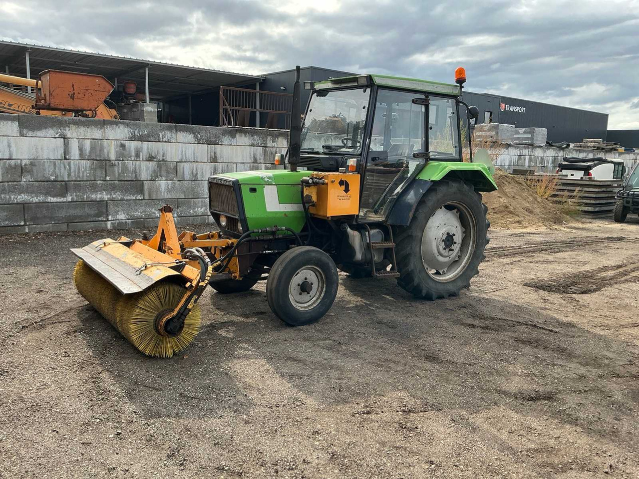 Deutz-Fahr DX3.30 - Traktorius: foto 1 Deutz-Fahr DX3.30 - Traktorius: foto 1
