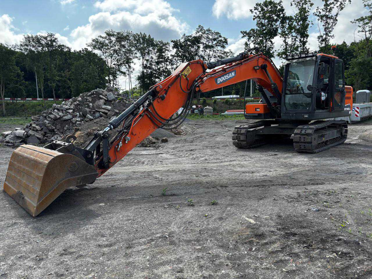 Doosan DX140 LC-5 - Vikšrinis ekskavatorius: foto 1 Doosan DX140 LC-5 - Vikšrinis ekskavatorius: foto 1
