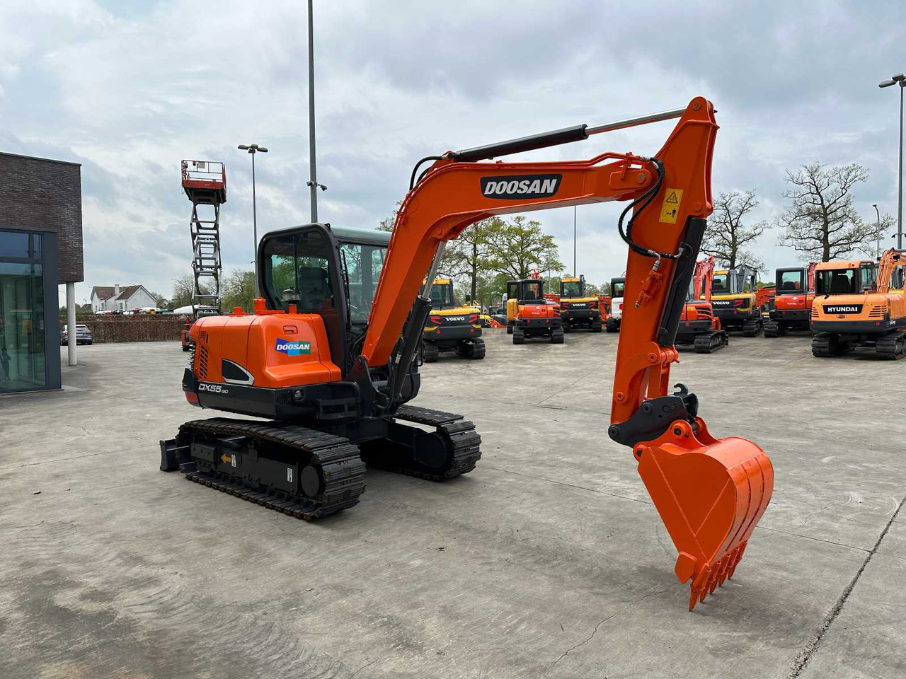 Doosan DX55-9C - Vikšrinis ekskavatorius: foto 3 Doosan DX55-9C - Vikšrinis ekskavatorius: foto 3