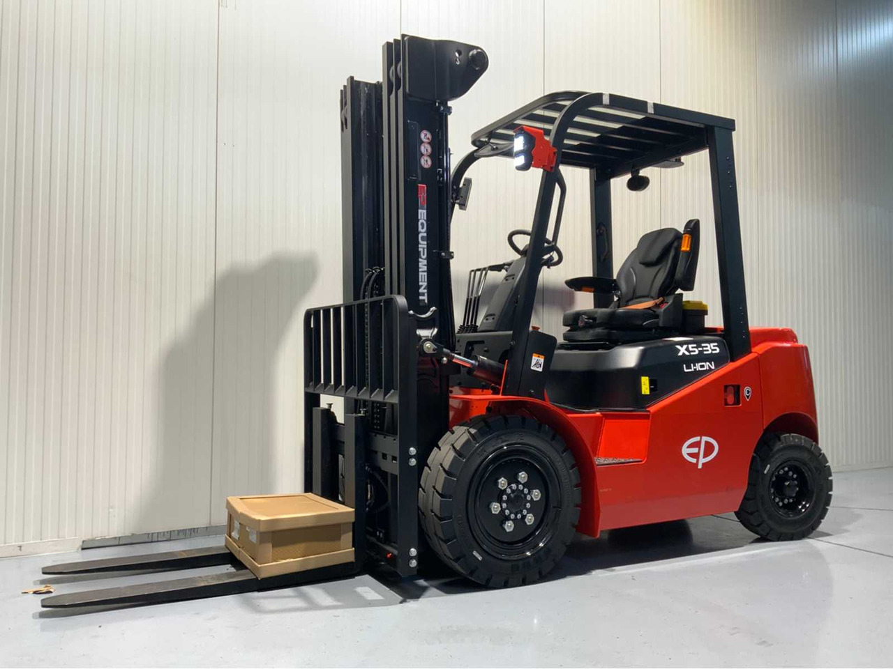 EP 3500KG LIFTING CAPACITY- 4.8 METER PLYWOOD, FREE-LIFT, SIDE-SHIFT FORKLIFT - Šakinis krautuvas: foto 1 EP 3500KG LIFTING CAPACITY- 4.8 METER PLYWOOD, FREE-LIFT, SIDE-SHIFT FORKLIFT - Šakinis krautuvas: foto 1