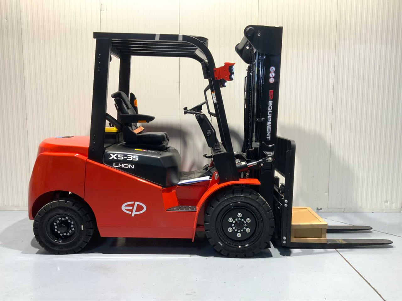 EP 3500KG LIFTING CAPACITY- 4.8 METER PLYWOOD, FREE-LIFT, SIDE-SHIFT FORKLIFT - Šakinis krautuvas: foto 5 EP 3500KG LIFTING CAPACITY- 4.8 METER PLYWOOD, FREE-LIFT, SIDE-SHIFT FORKLIFT - Šakinis krautuvas: foto 5