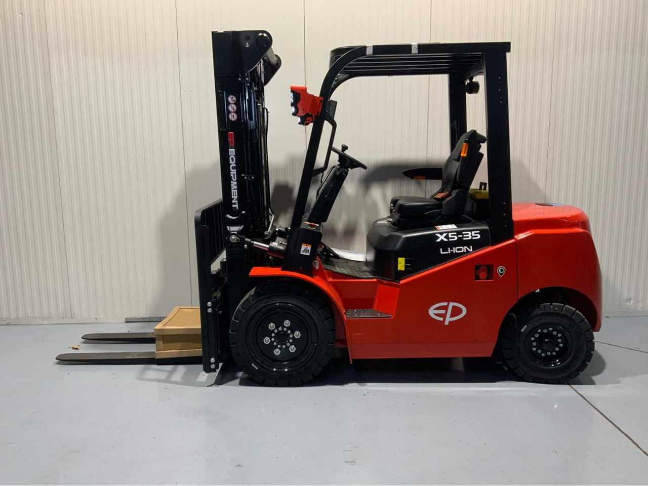 EP 3500KG LIFTING CAPACITY- 4.8 METER PLYWOOD, FREE-LIFT, SIDE-SHIFT FORKLIFT - Šakinis krautuvas: foto 2 EP 3500KG LIFTING CAPACITY- 4.8 METER PLYWOOD, FREE-LIFT, SIDE-SHIFT FORKLIFT - Šakinis krautuvas: foto 2