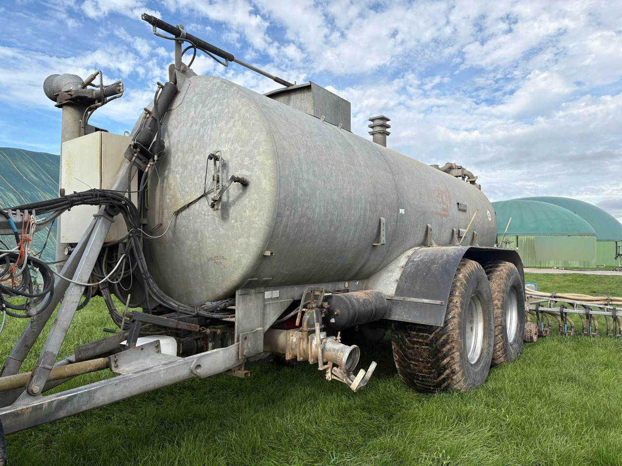 FLIEGL Güllefass mit Schleppschuhverteiler und Scheibeninjektor - Mėšlo kratytuvas: foto 3 FLIEGL Güllefass mit Schleppschuhverteiler und Scheibeninjektor - Mėšlo kratytuvas: foto 3