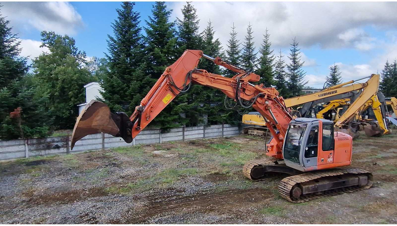 HITACHI ZX225USLC - Vikšrinis ekskavatorius: foto 3 HITACHI ZX225USLC - Vikšrinis ekskavatorius: foto 3