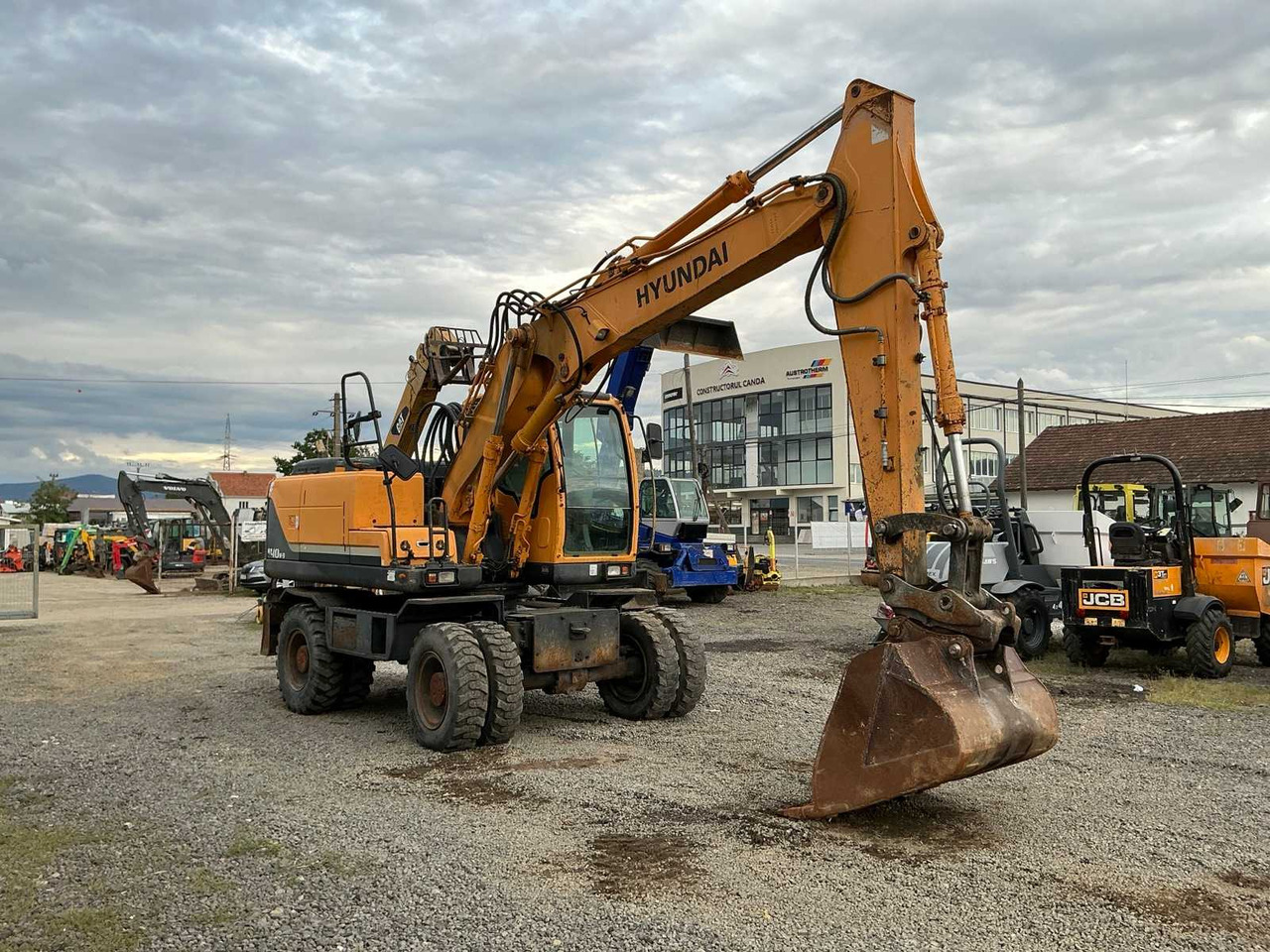 HYUNDAI ROBEX 140W-9 - Ratinis ekskavatorius: foto 4 HYUNDAI ROBEX 140W-9 - Ratinis ekskavatorius: foto 4