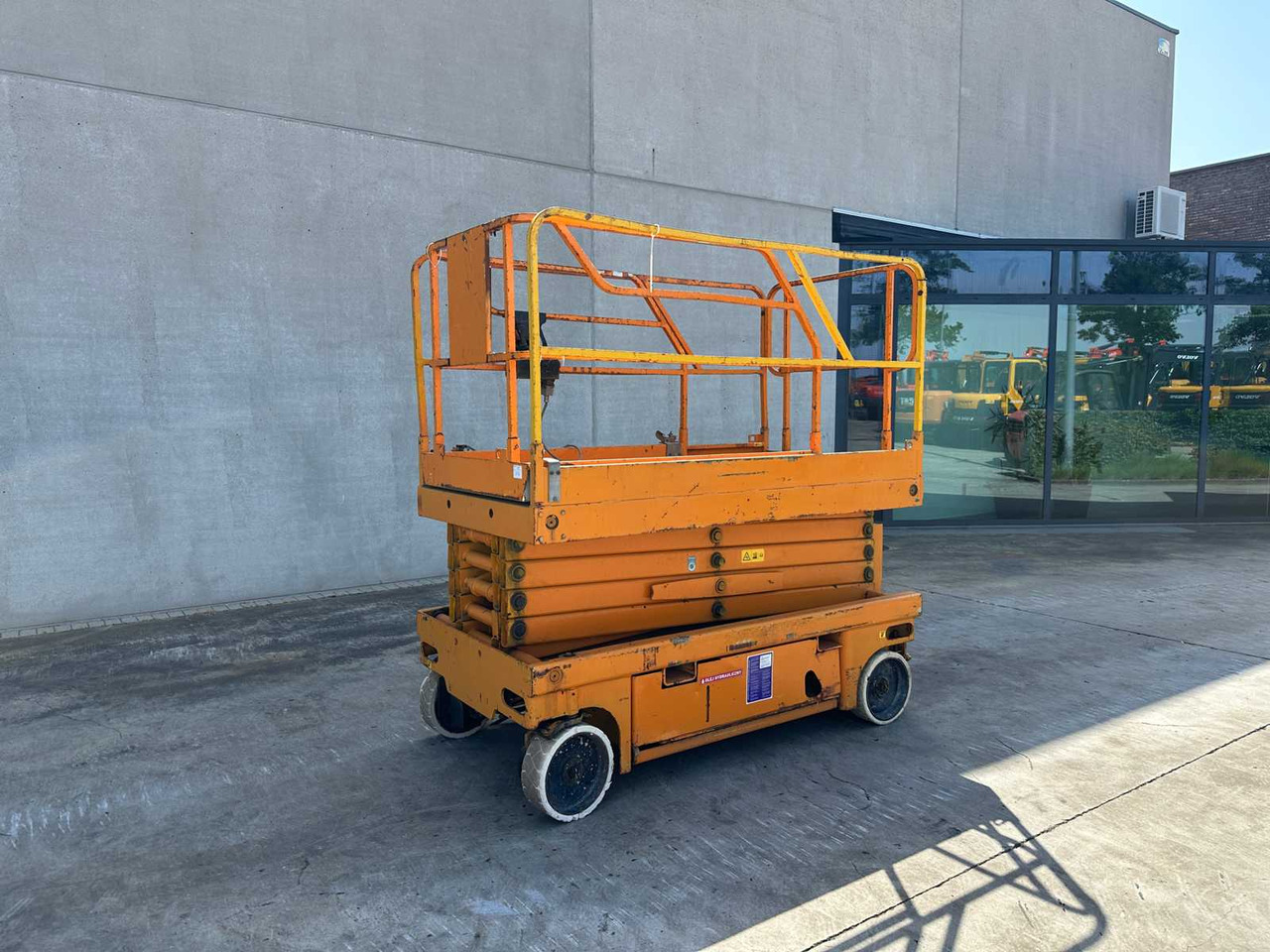 Haulotte Compact 12 - Kėlimo platforma: foto 1 Haulotte Compact 12 - Kėlimo platforma: foto 1