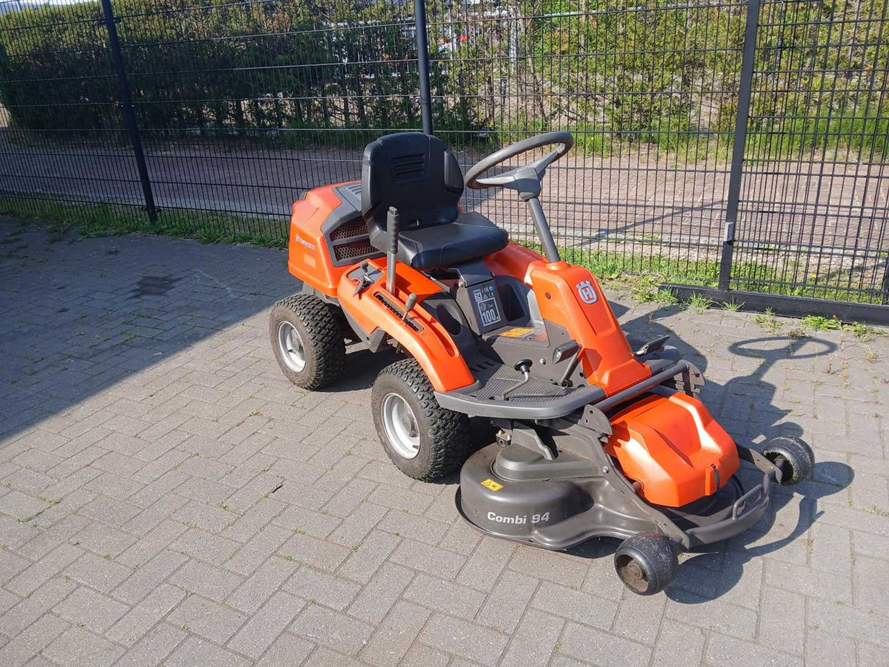 Husqvarna R213c - Vejapjovė: foto 4 Husqvarna R213c - Vejapjovė: foto 4