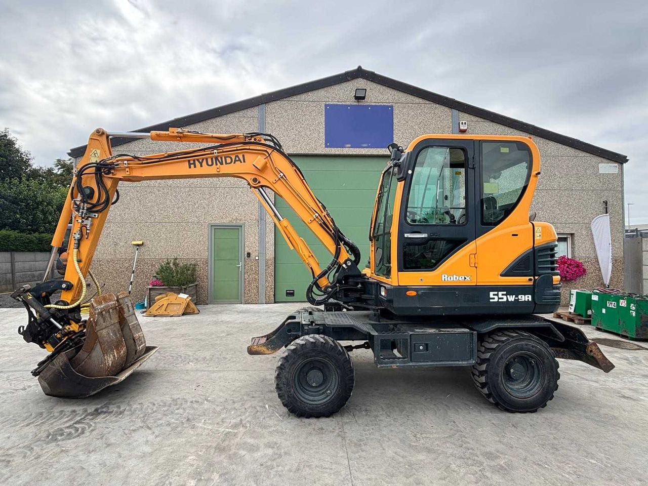 Hyundai R55W-9A - Ratinis ekskavatorius: foto 4 Hyundai R55W-9A - Ratinis ekskavatorius: foto 4