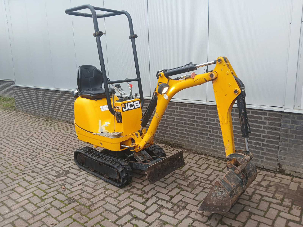 JCB 8008CTS - Mini ekskavatorius: foto 1 JCB 8008CTS - Mini ekskavatorius: foto 1