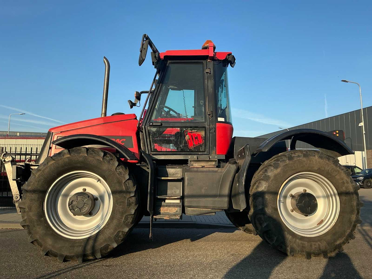 JCB Fastrac 2135 4WS - Traktorius: foto 2 JCB Fastrac 2135 4WS - Traktorius: foto 2