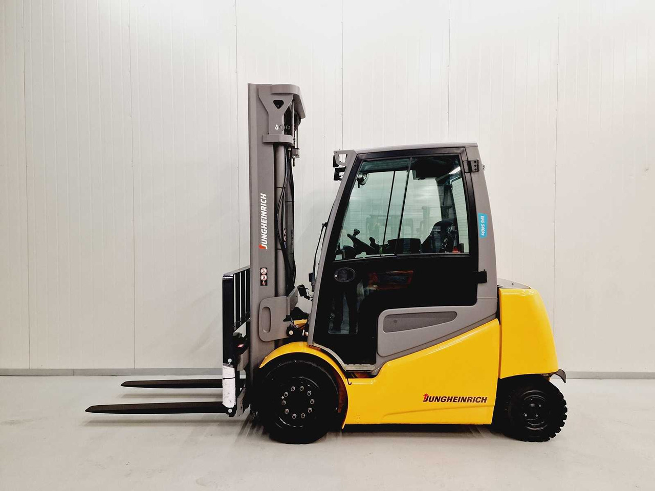 JUNGHEINRICH - 2019 - EFG 540KS - FORKLIFT - SIDE-SHIFT - 4TH FUNCTION - Šakinis krautuvas: foto 2 JUNGHEINRICH - 2019 - EFG 540KS - FORKLIFT - SIDE-SHIFT - 4TH FUNCTION - Šakinis krautuvas: foto 2