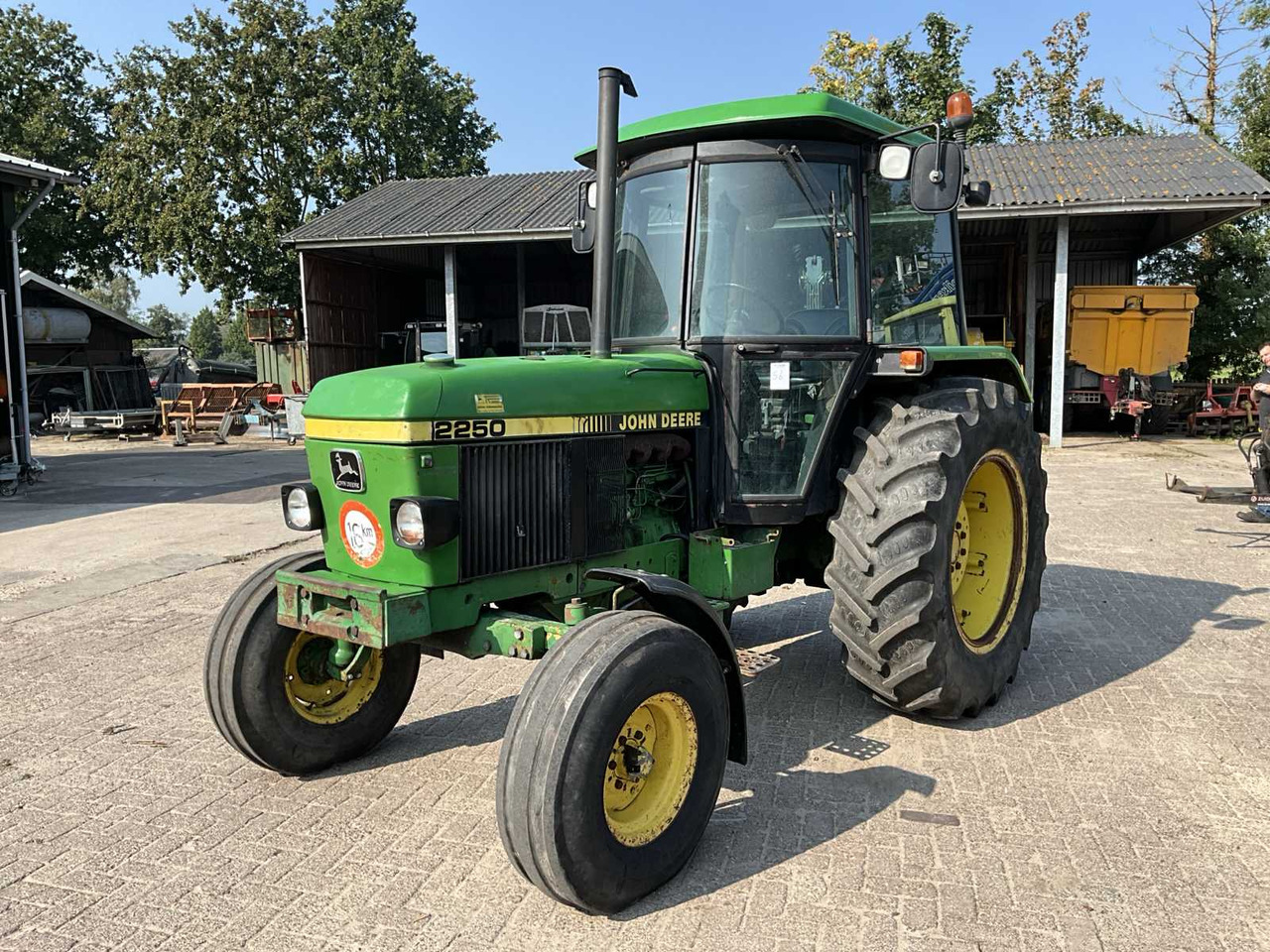 John Deere 2250 - Traktorius: foto 1 John Deere 2250 - Traktorius: foto 1