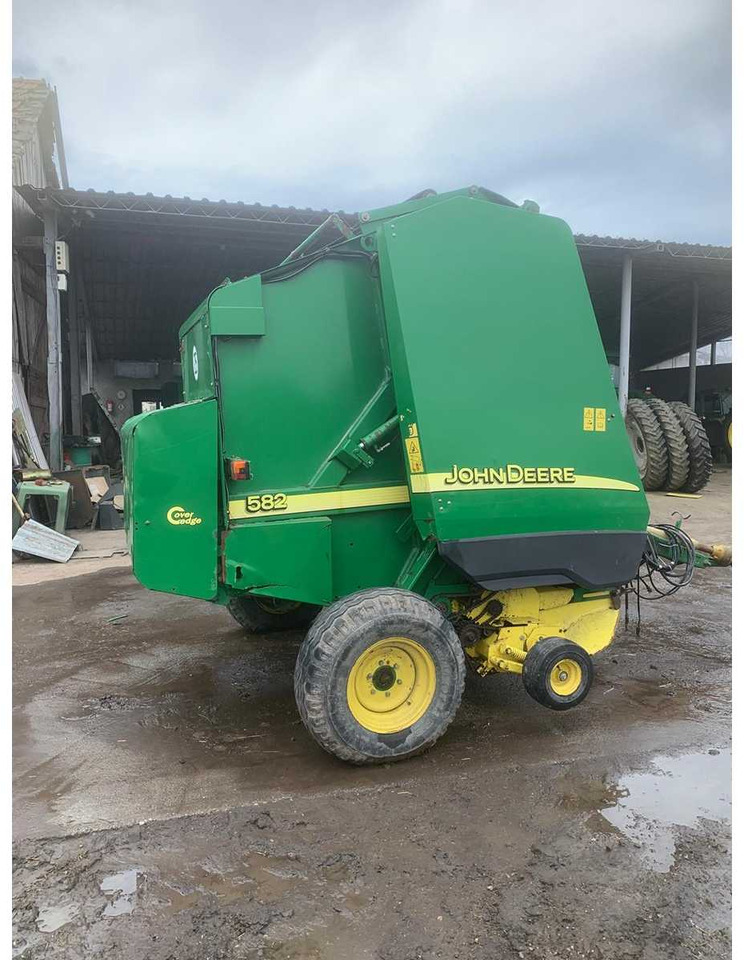 John Deere 582 - Ruloninis presas: foto 2 John Deere 582 - Ruloninis presas: foto 2