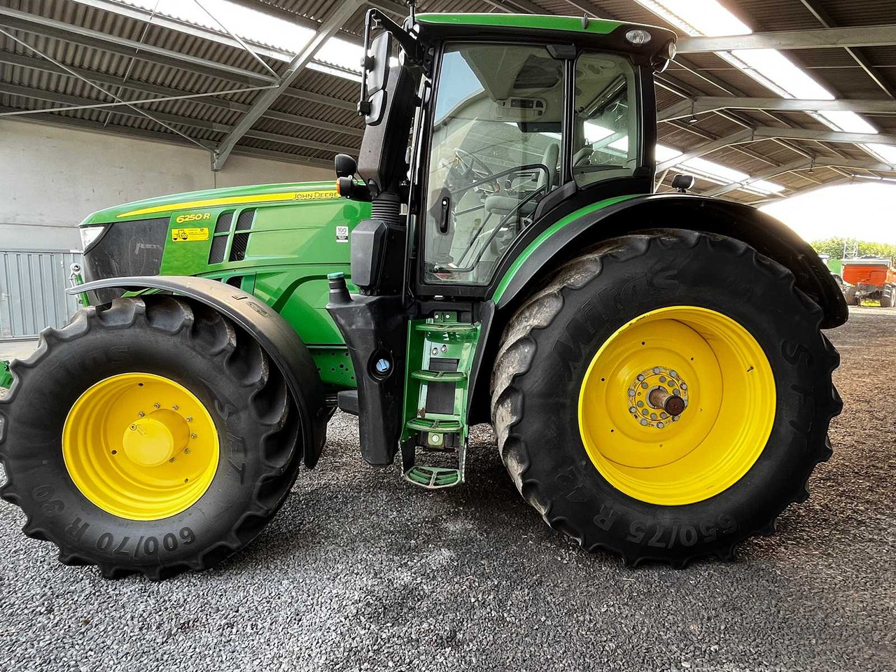 John Deere 6250R - Traktorius: foto 1 John Deere 6250R - Traktorius: foto 1