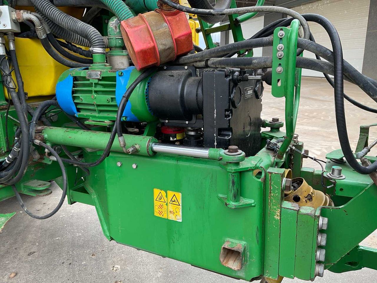 Purkštuvas John Deere 840: foto 9