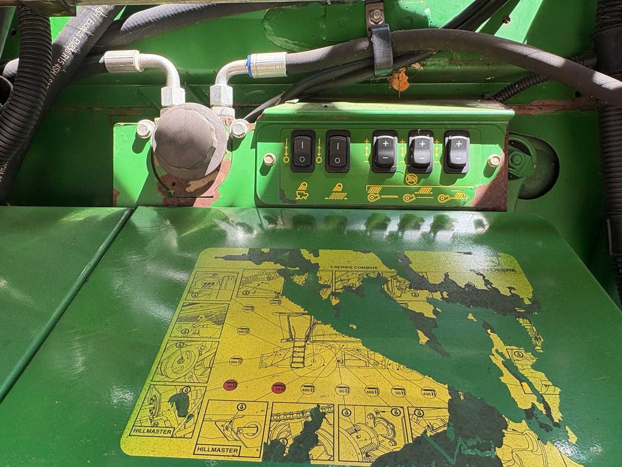 John Deere T670 - Derliaus nuėmimo kombainas: foto 5 John Deere T670 - Derliaus nuėmimo kombainas: foto 5