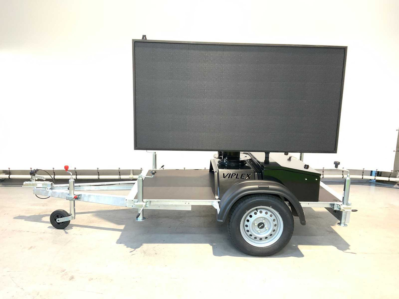 Viplex tekstkar P8 ledscherm op aanhangwagen - Kita technika: foto 2 Viplex tekstkar P8 ledscherm op aanhangwagen - Kita technika: foto 2