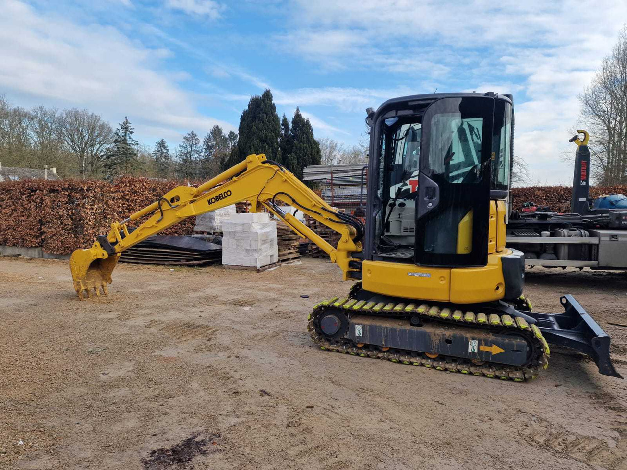 Kobelco SK35SR-6 - Vikšrinis ekskavatorius: foto 3 Kobelco SK35SR-6 - Vikšrinis ekskavatorius: foto 3