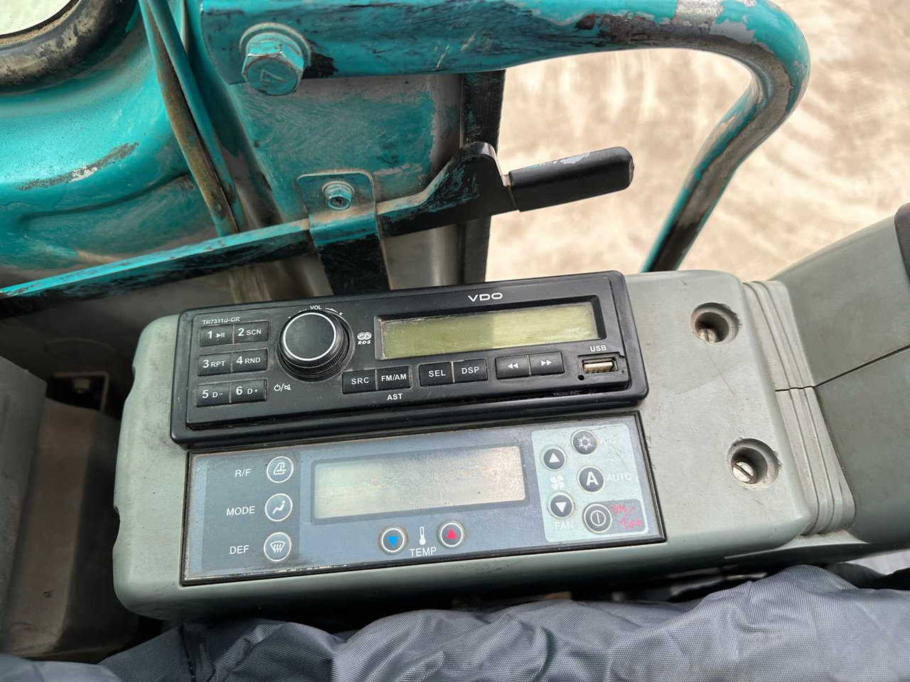 Vikšrinis ekskavatorius Kobelco SK70SR: foto 45