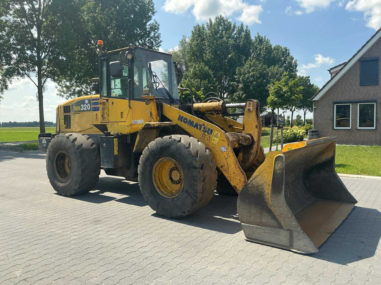 Komatsu WA320-5H - Ratinis krautuvas: foto 3 Komatsu WA320-5H - Ratinis krautuvas: foto 3