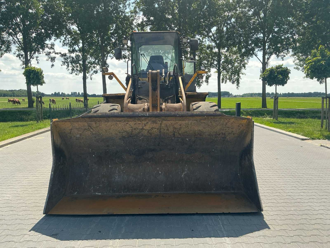 Komatsu WA320-5H - Ratinis krautuvas: foto 2 Komatsu WA320-5H - Ratinis krautuvas: foto 2