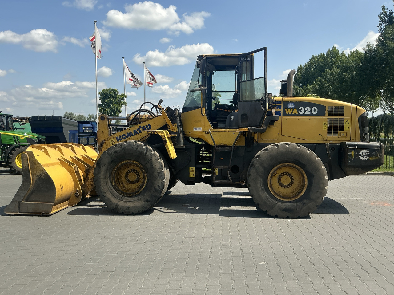 Ratinis krautuvas Komatsu WA320-5H: foto 8