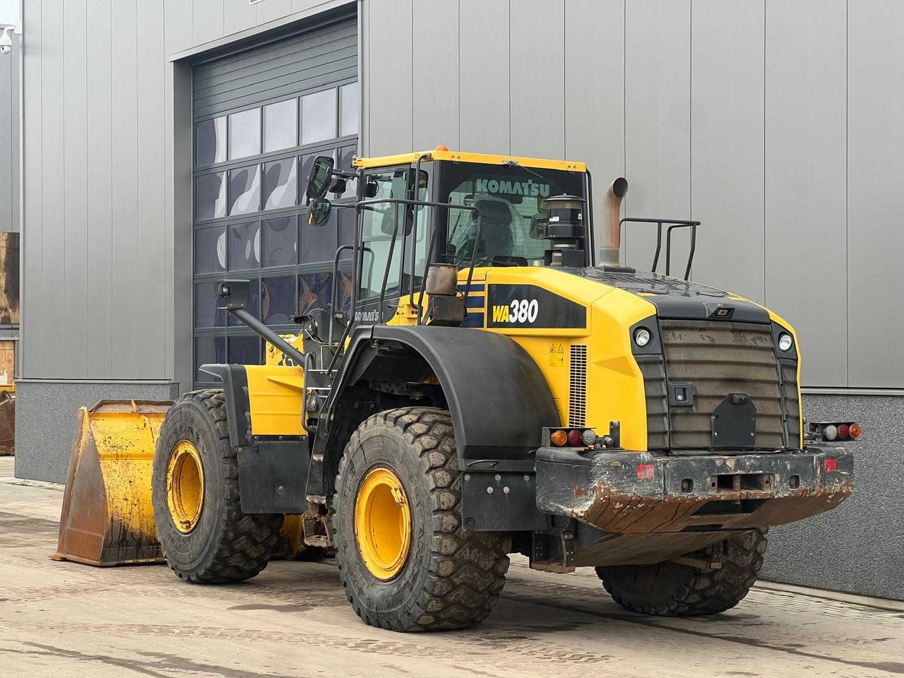 Komatsu WA380-7 - Ratinis krautuvas: foto 3 Komatsu WA380-7 - Ratinis krautuvas: foto 3